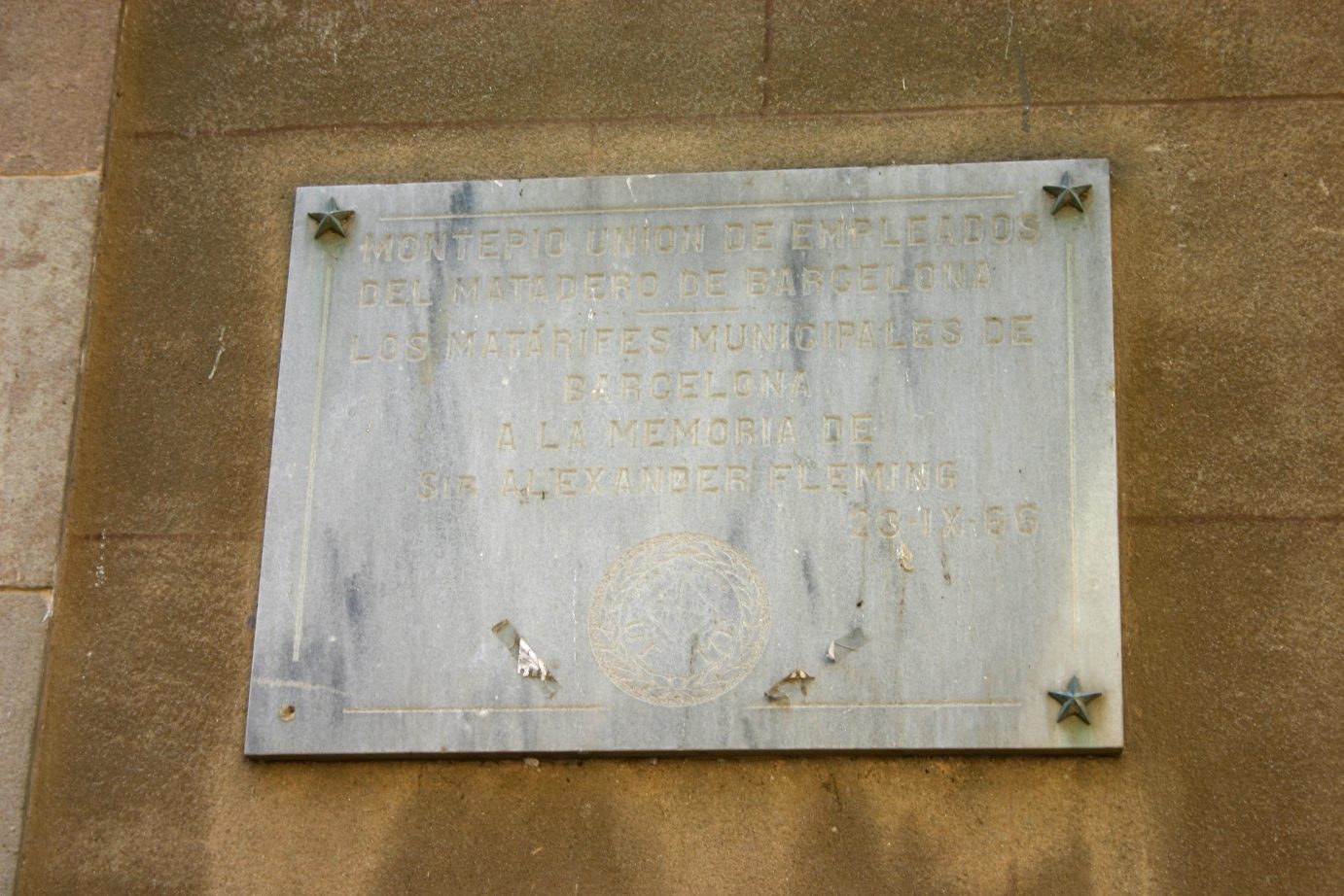 Alexander Fleming's monument and memorial tablets, Barcelona, Spain - 06.JPG